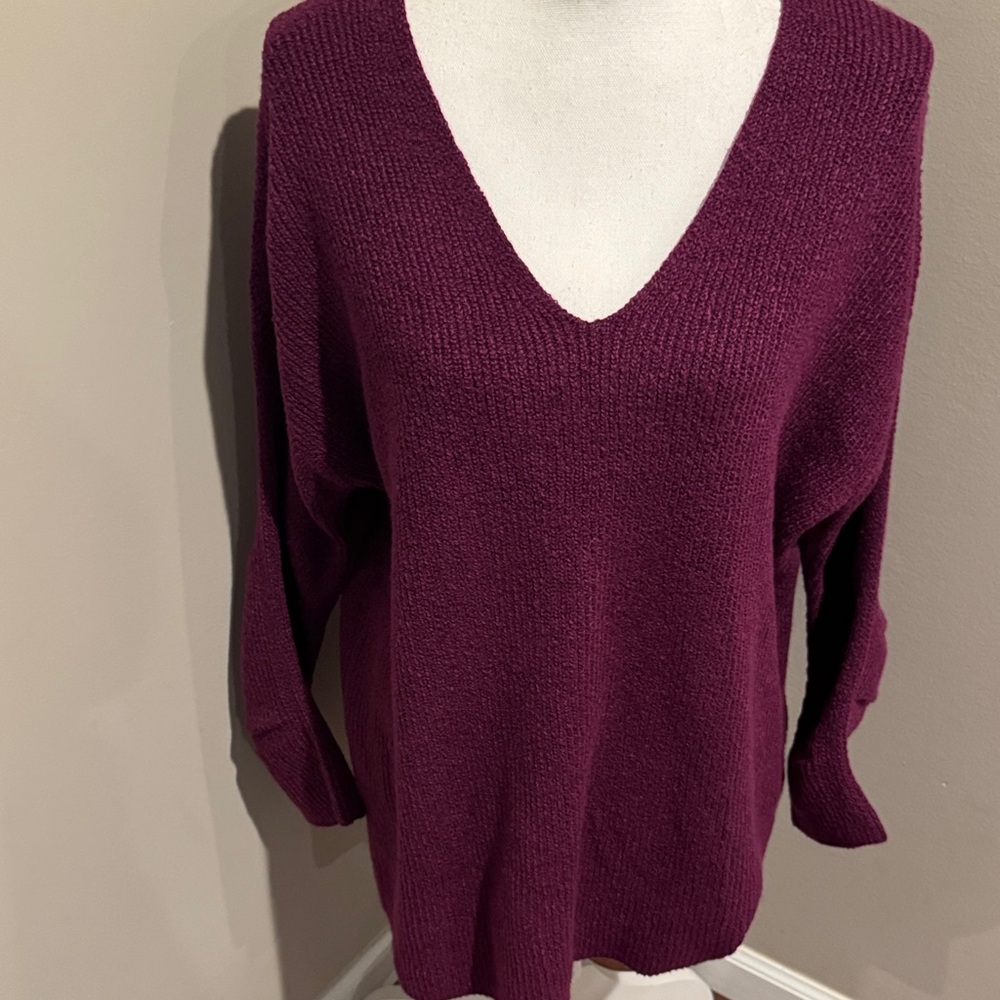 1. State cotton blend ribbed v neck 3/4 sleeve sweater